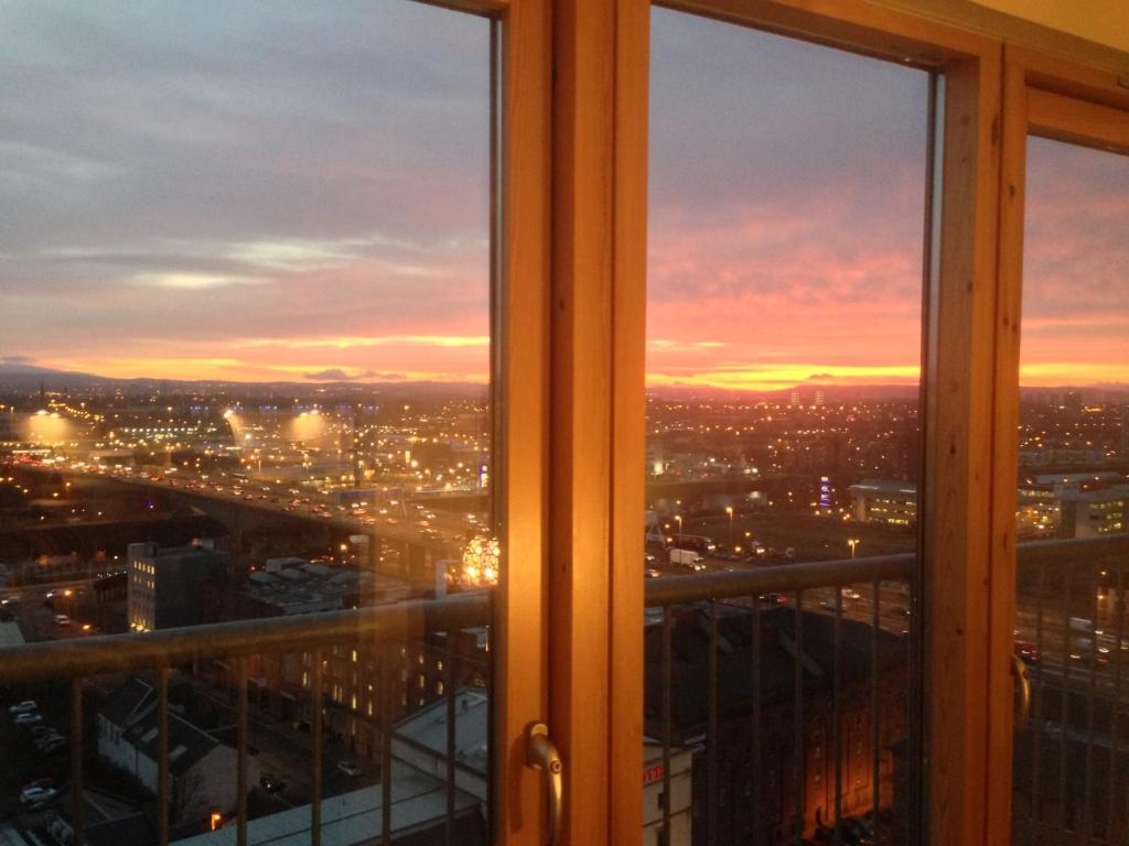 Suite 16 Glasgow Room photo